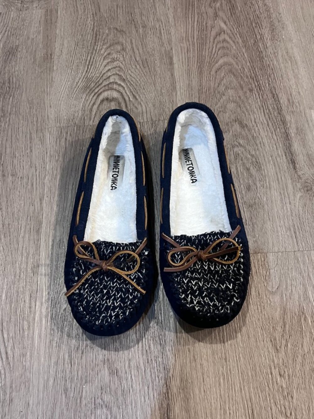 Minnetonka Navy Suede Knit Moccasin Slippers Women’s Size 9